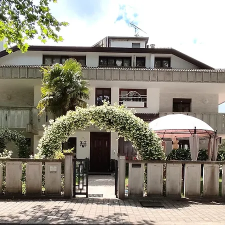 Daire Green Holiday Villa *